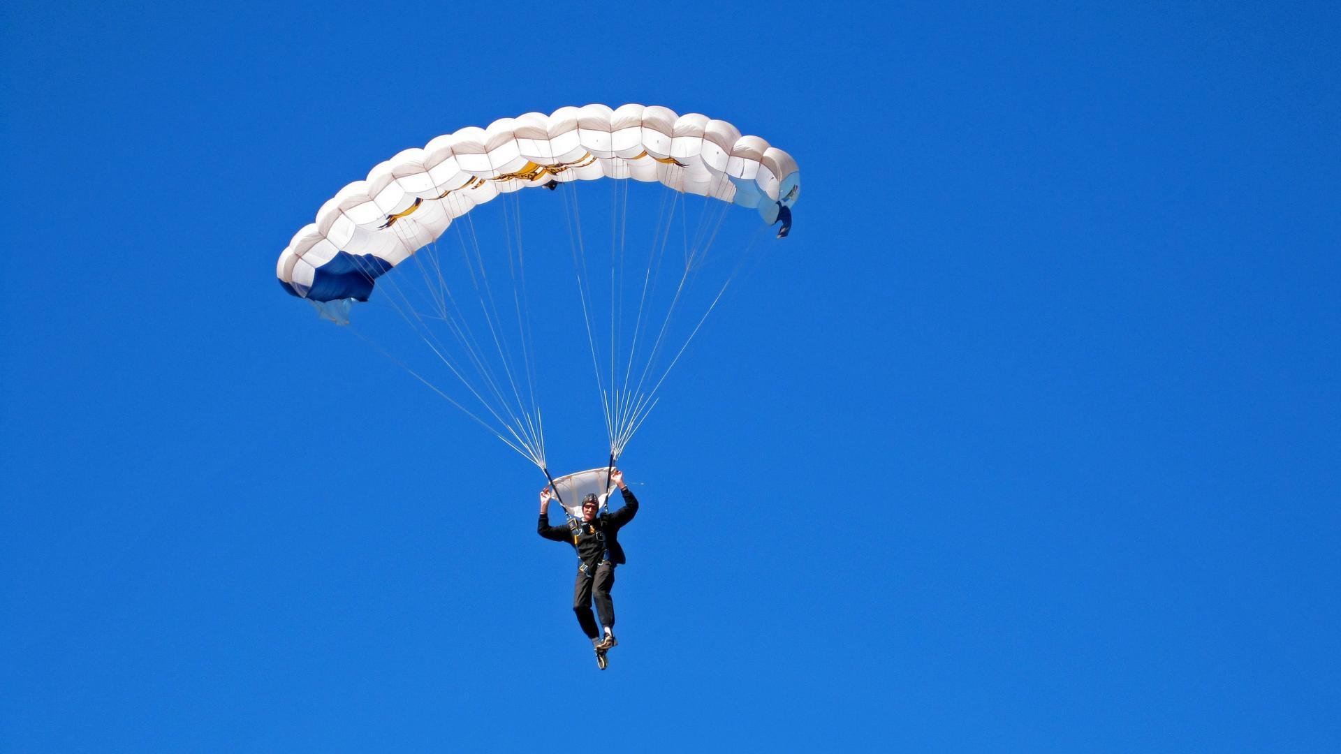 卡拉格抨击热刺球员帕利尼亚能力不足。,卡拉里帕亚特